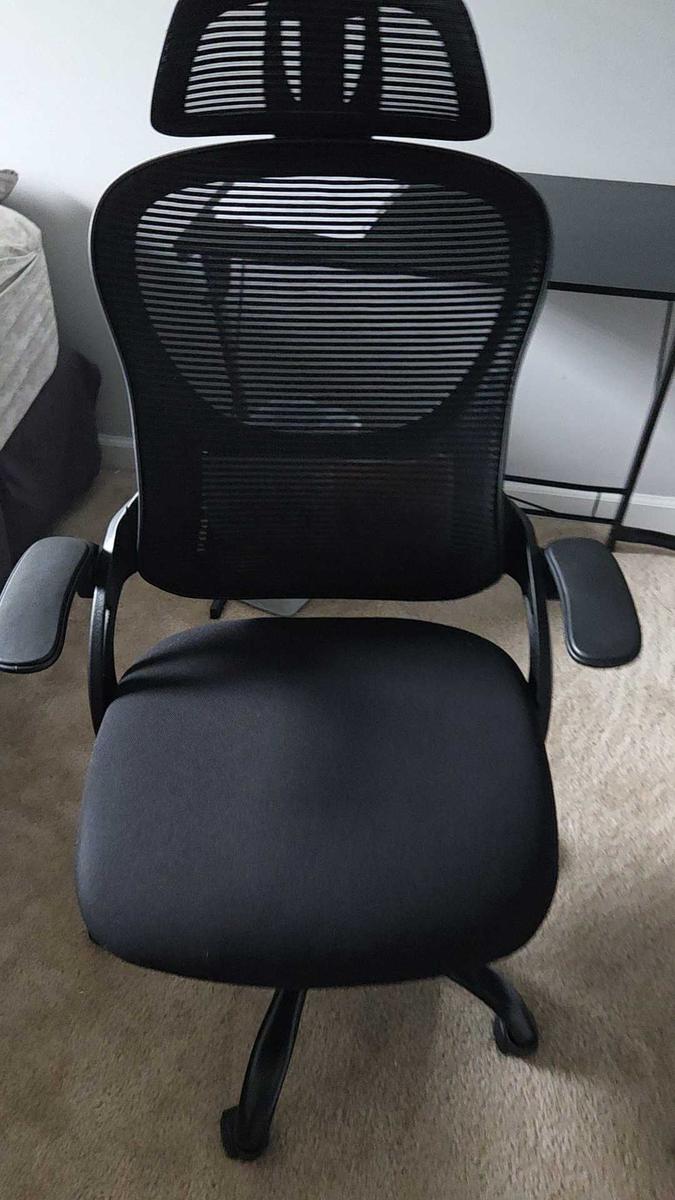 Item: Black - Rotatable Armrests