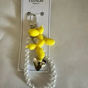 Balloon Dog Keychain with Heart and Pearls