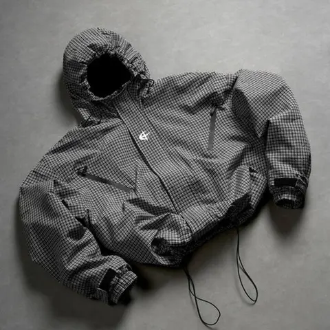 Men's lightweight hooded windproof jacket, khaki color men's clothing, fashionable sporty outdoor wear, suitable for casual running, daily wear, mountain climbing and traveling.