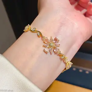 Women's Gold-Plated Cherry Blossom Charm Bracelet, Dainty Crystal Flower Bracelet with Sparkly Butterfly Accent, Elegant Costume Jewelry Gift for Birthday, Bracelets, Charm Bracelets