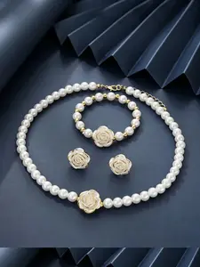 4pcs French-Style , Featuring a Delicate White Floral Design on a Collarbone Chain, Bracelet, and Stud Earrings. This Light Luxury Western Jewelry Set Is Versatile for Women's Daily Wear, Parties, Banquets, Weddings