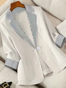A women's contrasting striped lapel single-breasted pocket design formal business suit jacket, suitable for summer, suitable for daily attendance, street photography and other occasions