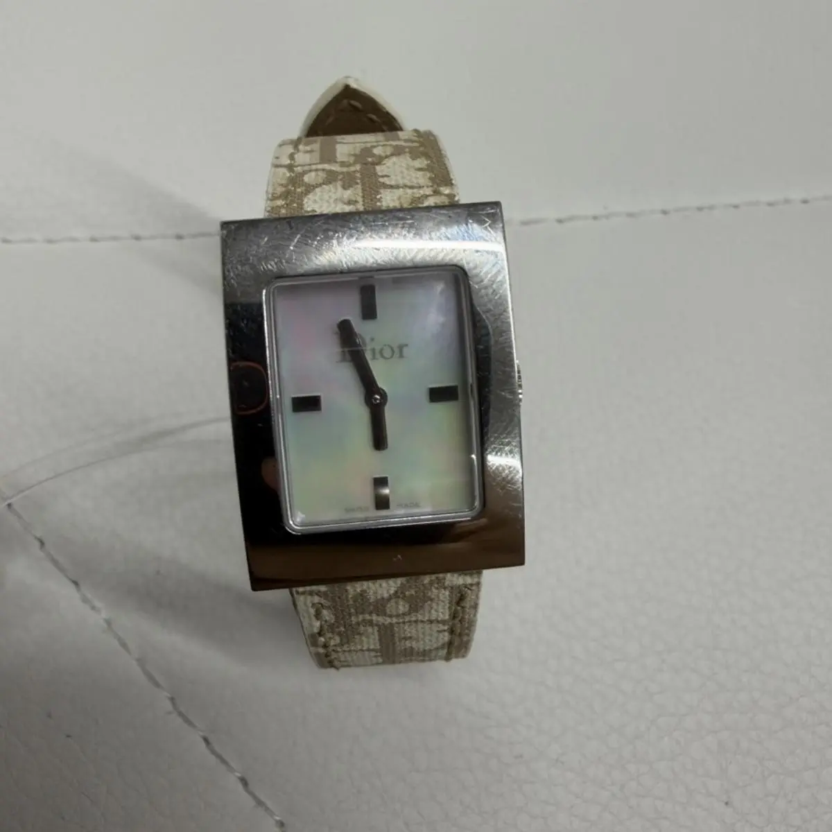 Pre-owned Dior As Shown Shoulder Bags Christian Trotter Mother of Pearl Quartz Watch 19cm 12704