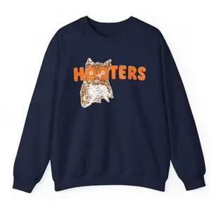 Hooters 90s Vintage Distressed Retro Shirt Sweatshirt Hoodie - Unisex  Crewneck Sweatshirt Cotton Underwear, Full Colors, Available