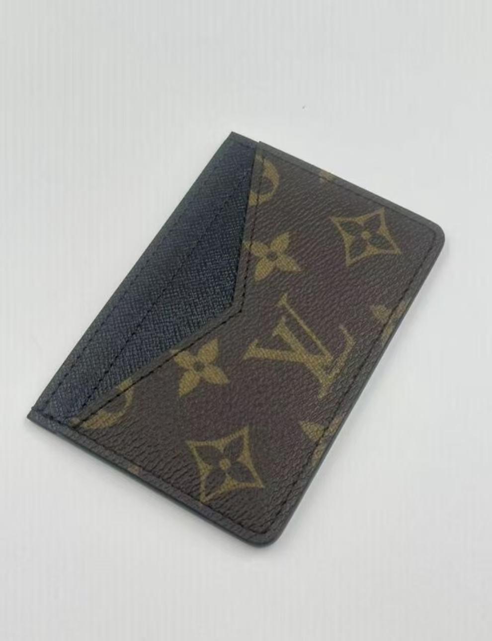 Pre-owned Louis Vuitton canvas Small Leather Goods LV Monogram Card Case with LV Logo Design for Everyday Use