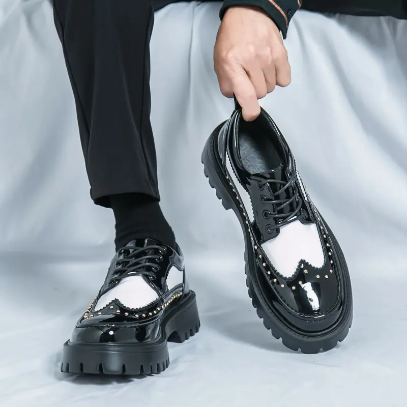 Mens Chunky Platform Brogue Shoes Black And White Two Tone Patent Leather Lace Up Dress Shoes With Studded Detail Retro Aesthetic Preppy Style Streetwear Smart Casual Oxford Footwear Height Increasing Trendy Modern Silhouette Design