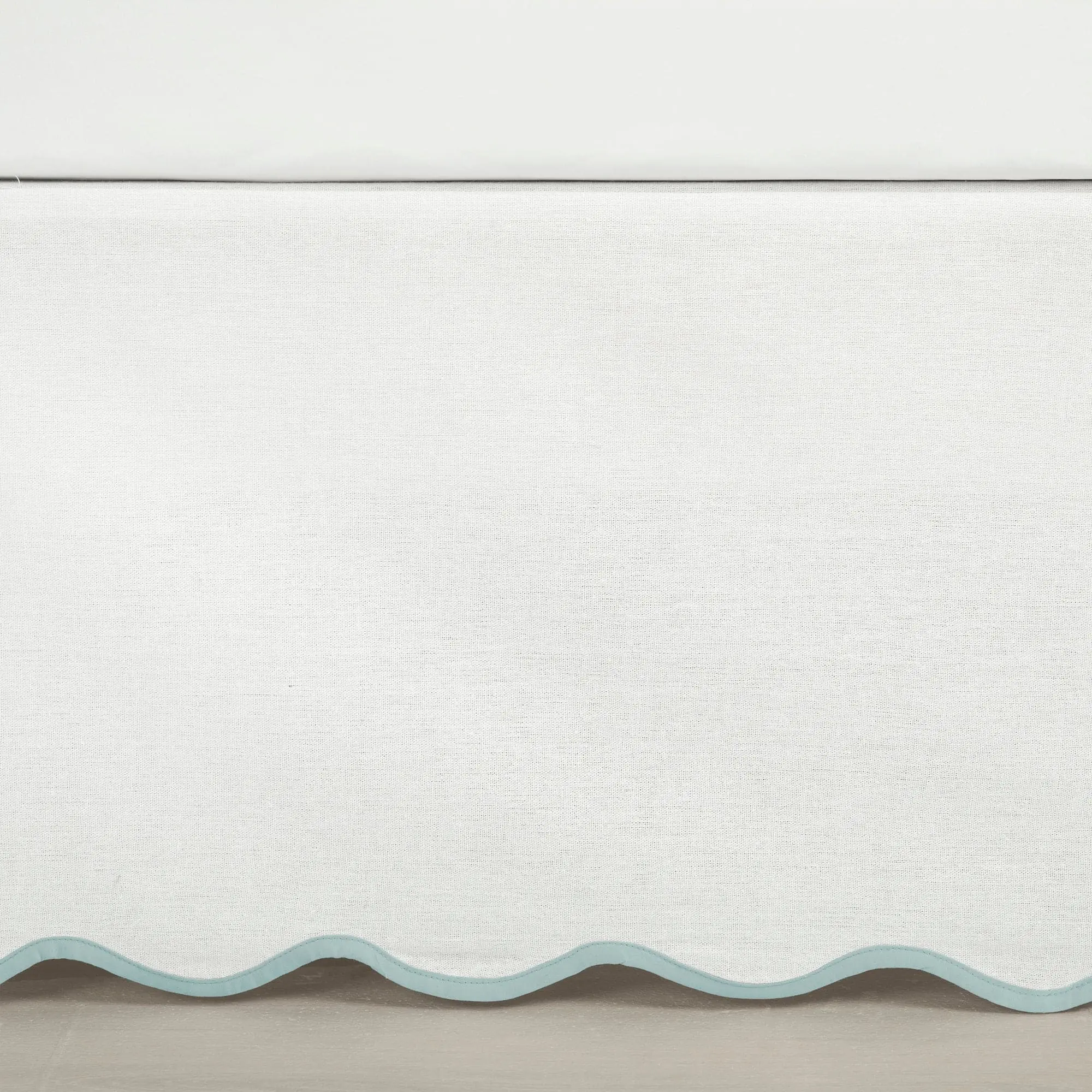 Lush Decor Coastal Chic Scalloped Edge Bed Skirt - Soft Fabric, Versatile Design, 14.5" Drop Coverage, Hides Underbed, Clean Look for Bedroom & Aesthetic Home Decor