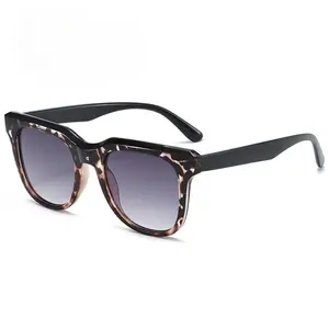 Vintage Tortoise Square Sunglasses for Women, UV400 Protection Gradient Lens Shades, Retro Thick Frame Trendy Streetwear Eyewear