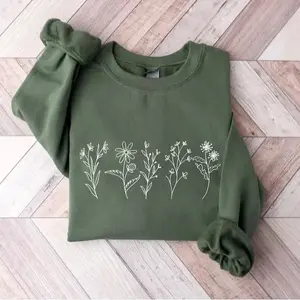 Wildflowers sweatshirt for women with floral crewneck style, cozy flower lover hoodie, soft and trendy design, perfect nature inspired gift for her, ideal women's present