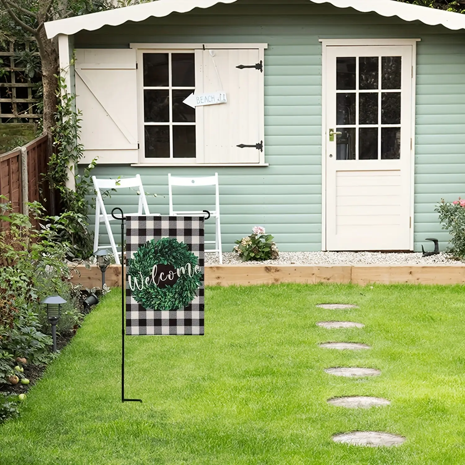 Black Wrought Iron Garden Flag Holder - Durable patio flagpole that can accommodate flags up to 31.75cm wide, including tiger clips and rubber plugs for outdoor decoration, coated flagpole Garden Accessories