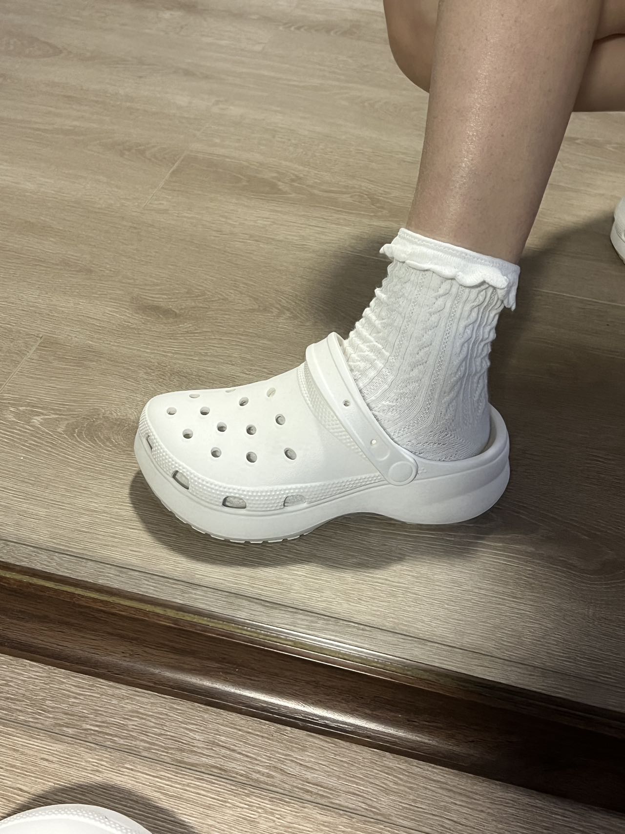 Women's Chunky Platform Hole Shoes - 4 Versatile Shades for Women, Ideal for All-Season Styling & DIY Charms