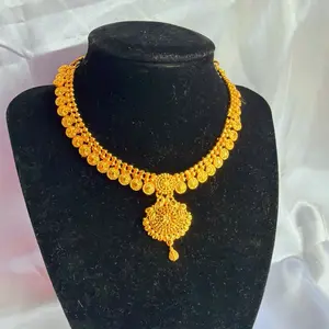 Gold Tone Short Chain Jewelry Necklace with Intricate Design, Elegant Pendant, Exquisite Costume Jewelry Gift for Special Occasions, Chain Jewelry Necklaces
