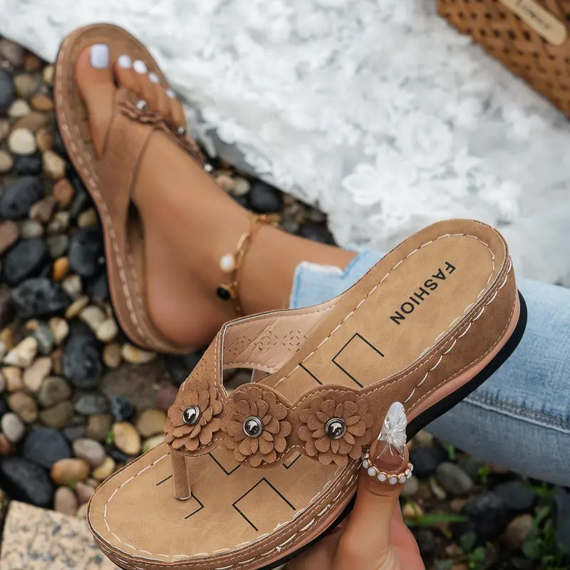 Women's and Girls' Fashionable Flower-Decorated Flip Flops, Casual Trendy Sandals, Casual Comfortable Platform Boho Fashion Floral Sandals for Women and Girls’ Summer Wear, Lightweight Breathable Shoes for Women and Girls’ Daily Use