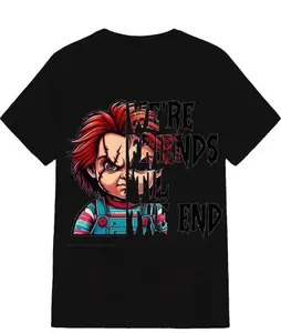 Chucky We're Friends 'Til The End Horror Doll American Retro Black Short-Sleeved Unisex Crew T-Shirt Cult Classic Graphic Casual Streetwear for Thriller Fans Cotton Fitted Oversized Crewneck Apparel