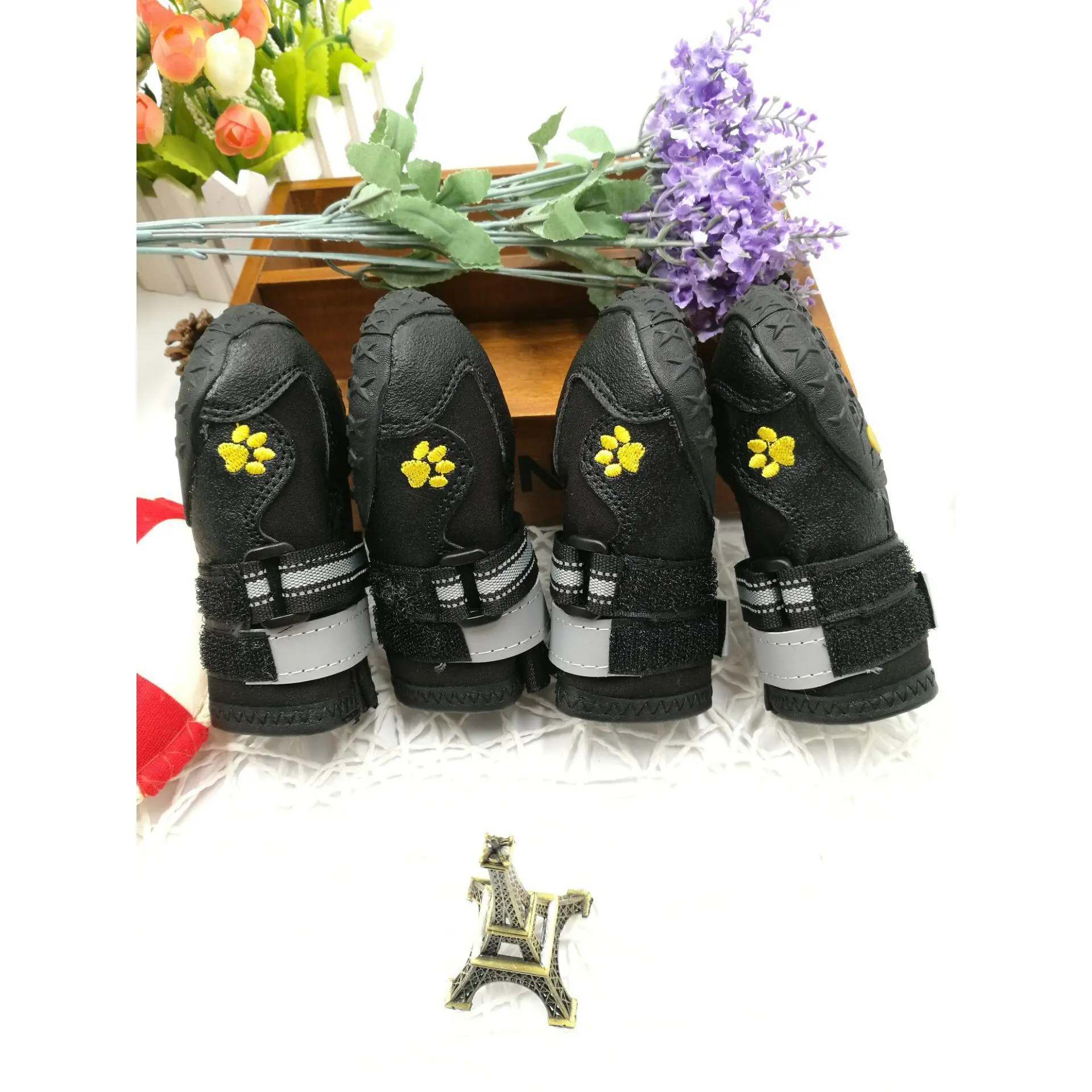 Pet Shoes - Dog Shoes for Pets, Comfortable Design, Lightweight Construction, Ideal for Outdoor Use