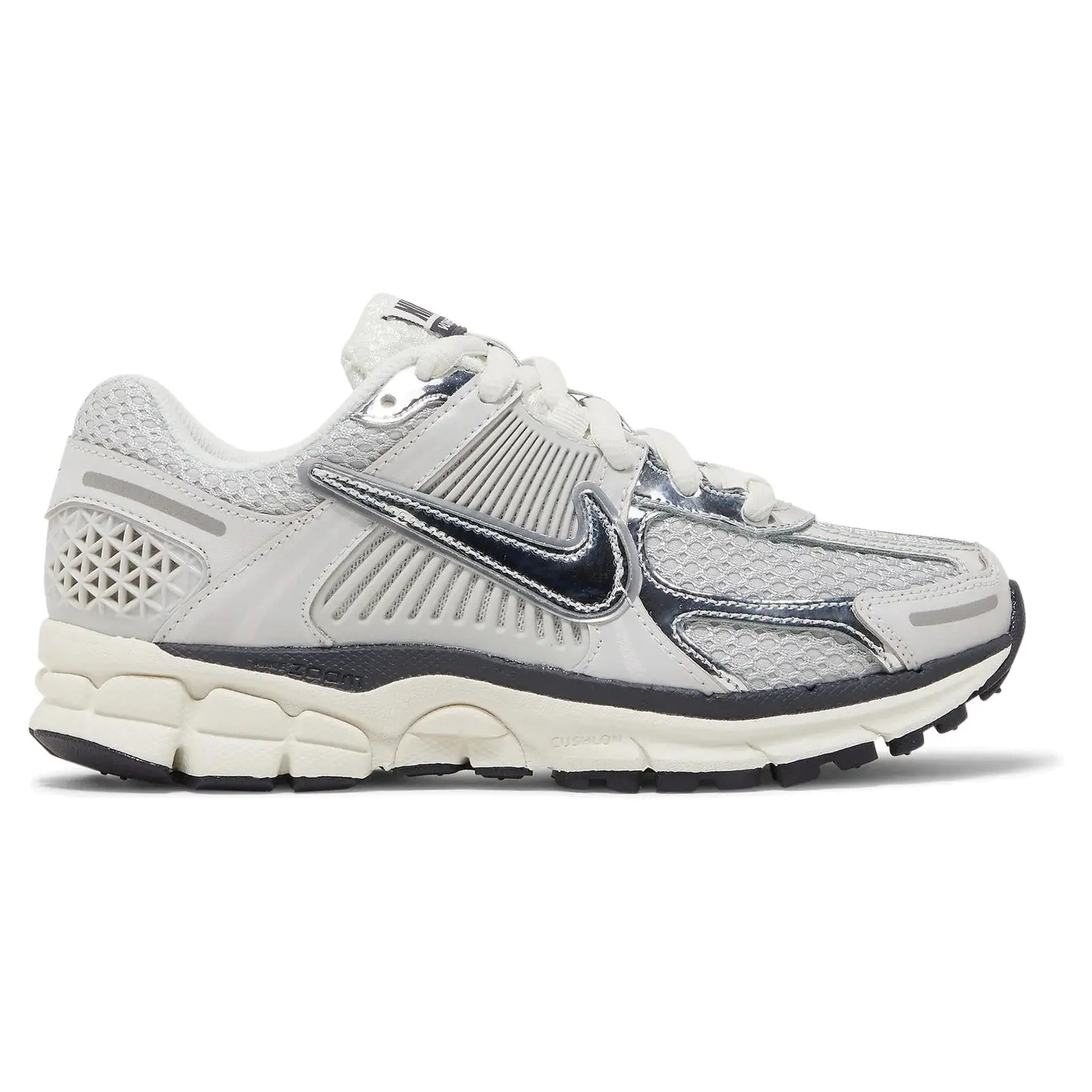 NIKE Women's Zoom Vomero 5 Chunky Sneakers in Photon Dust/Metallic Silver, Sporty and Comfortable for Running & Everyday Wear, Vomero 5 Women