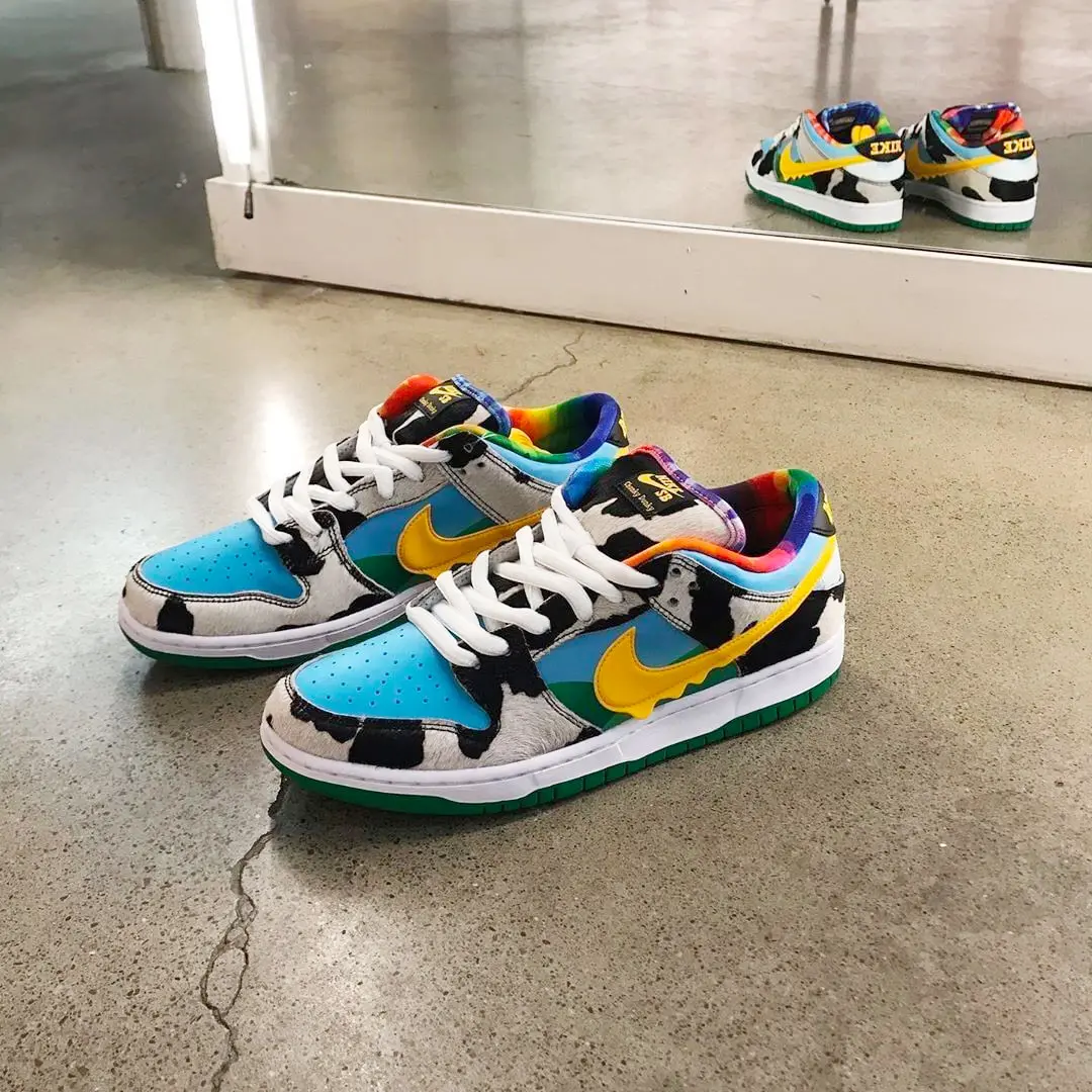 Unisex Low Top Retro Skate Sneakers, Cow Print Multi Color Patchwork Leather Shoes, Rainbow Inner Lining Green Outsole Street Trainers for Men Women, Trendy Casual Daily Footwear