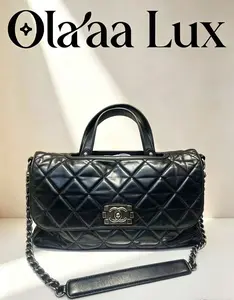 Pre-owned CHANEL Black Shiny Lambskin Quilted Flap Bag