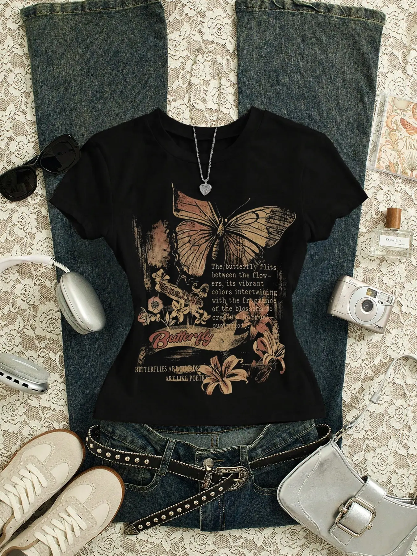 Women's Classic Short Sleeve T-Shirt, Round Neck Print, Butterfly Print, Casual Fitted Design, Perfect for Picnics, Travel, Dates, Summer Top, Clothes, Streetwear, Casual Everyday Tee
