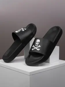 Skull Crossbone Sandals, Non-Slip Eva Summer Beach Shoes, Gothic Style Men's Slippers, Casual PVC Upper, Less Than Ankle Height