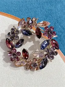 New Crystal Wreath Olive Branch Enamel Pin Cute Exquisite Flower Brooch with Crystals for Girls Clothing Bags Accessories Gift Floral Pins
