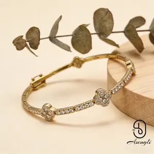 Chic Sparkling Clover Flower Bracelet for DailyWear, Zircon inlay -Perfect for Party & GiftGold Jewelry stockings bracelets for womenBirthday gifts