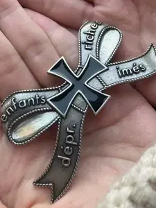 Vintage Cross Bow Hair Clip, Gothic Punk Style Metal Butterfly Ribbon Brooch, Retro Accessory for Women, Unique Fashion Jewelry