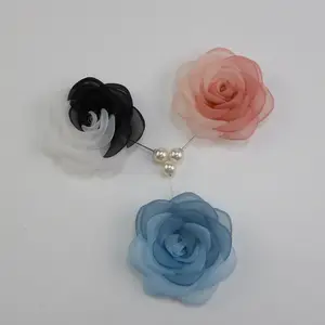 Roses mixed with 2 colors of accessories, clothes pins combined with round beads