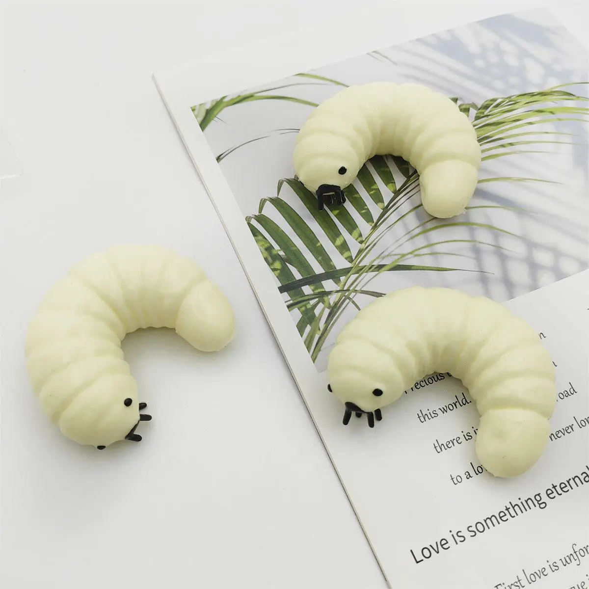 Stress-relief squishy worm—fast rebound, moldable breadworm toy; small snack-themed worms; suitable as a gift.