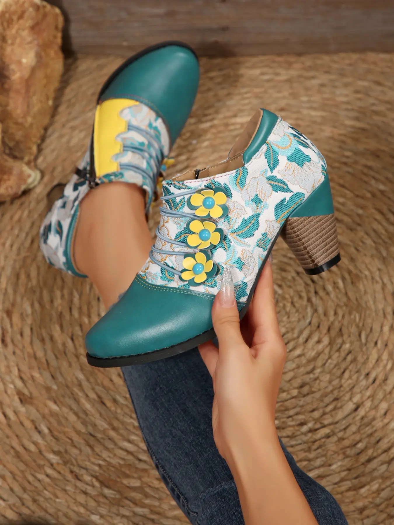 Women's Ethnic Style Floral Tie-Up Short Boots, Fashion Booties, Ankle Boots, Print Boots, PU Leather Covering, Chunky Heel Design, Round Toe Comfortable All-Season Wear, Boot Heels