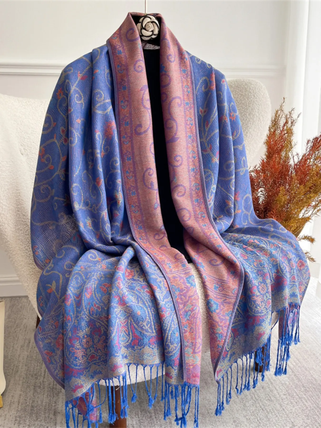 Women's elegant and fashionable winter scarf classic lavender purple paisley pattern shawl 70*180cm jacquard scarf with tassel design hijab suitable for abaya with robe and Muslim shawl Paisley Print Shawl Tassel Decor Scarf