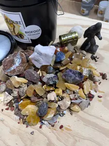 BIGFOOT HIDE AND SEEK ONE GALLON NATURAL CRYSTAL AND SPECIMEN MINING BUCKET