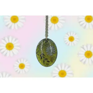"Chameleon" Daisy Themed, Gold/Green Oval Resin Necklace