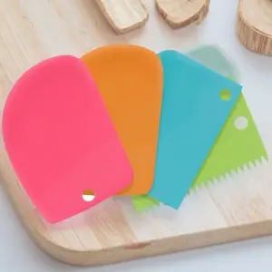 Flexible Fondant Scraper, High-Temp Non-Stick Baking Tool, Cake Icing Smoother, Professional Anti-Mold & Easy-Clean Design, 4-in-1 Shaping Kit, Efficient Baking Accessory.