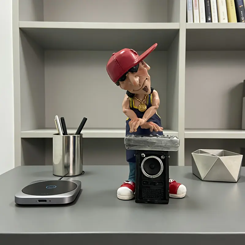 Hip Hop Dj Figurine 1pc, Resin Sculpture with Hat and Gold Chain, Speaker Base Design for Bedroom and Bar Decor, Perfect Gift for Dj Fans
