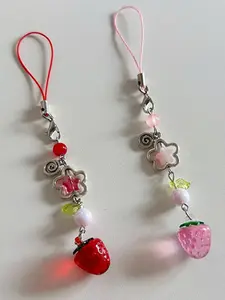 Lightweight Sweet Y2K Cute Strawberry Keychain Cellphone Charm Lanyard Lovely Fruits Beaded Bag Chain for Girls Aesthetic Jewelry Accessories Props Keychain For Bags