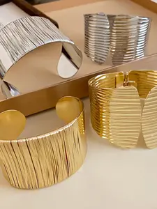 Elegant European Style Iron Wire Wrapped Open Bangle Bracelet, Unique Design Fashion Accessory for Women, Perfect Gift Idea