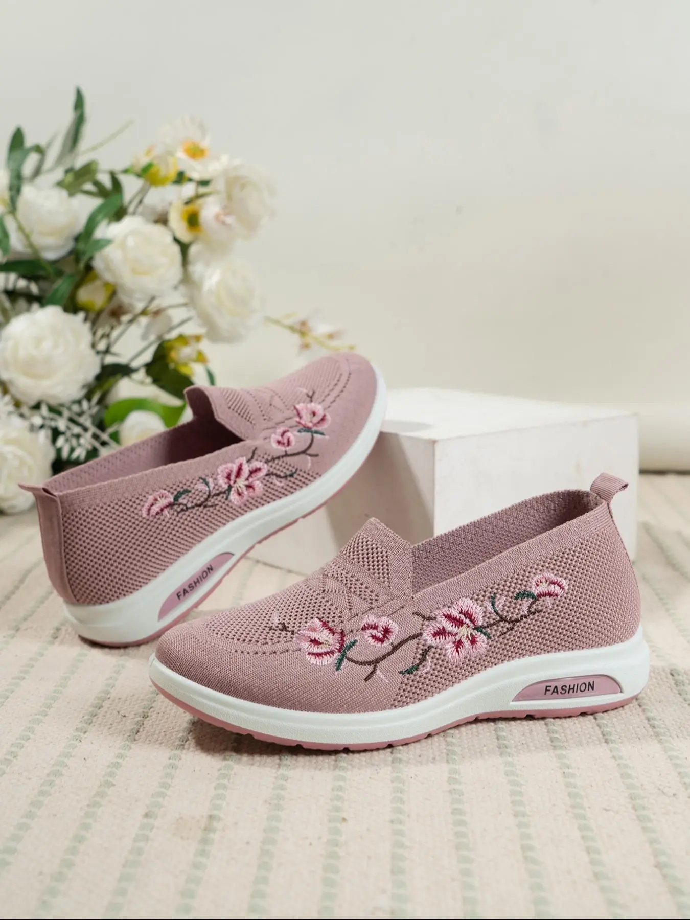 Women's Floral Embroidery Slip on Low Top Sneakers, Breathable Slip ons Casual Summer Shoes Comfortable Breathable Running Shoes, All-match Commuter Shoes for Work & Daily Wear Footwear