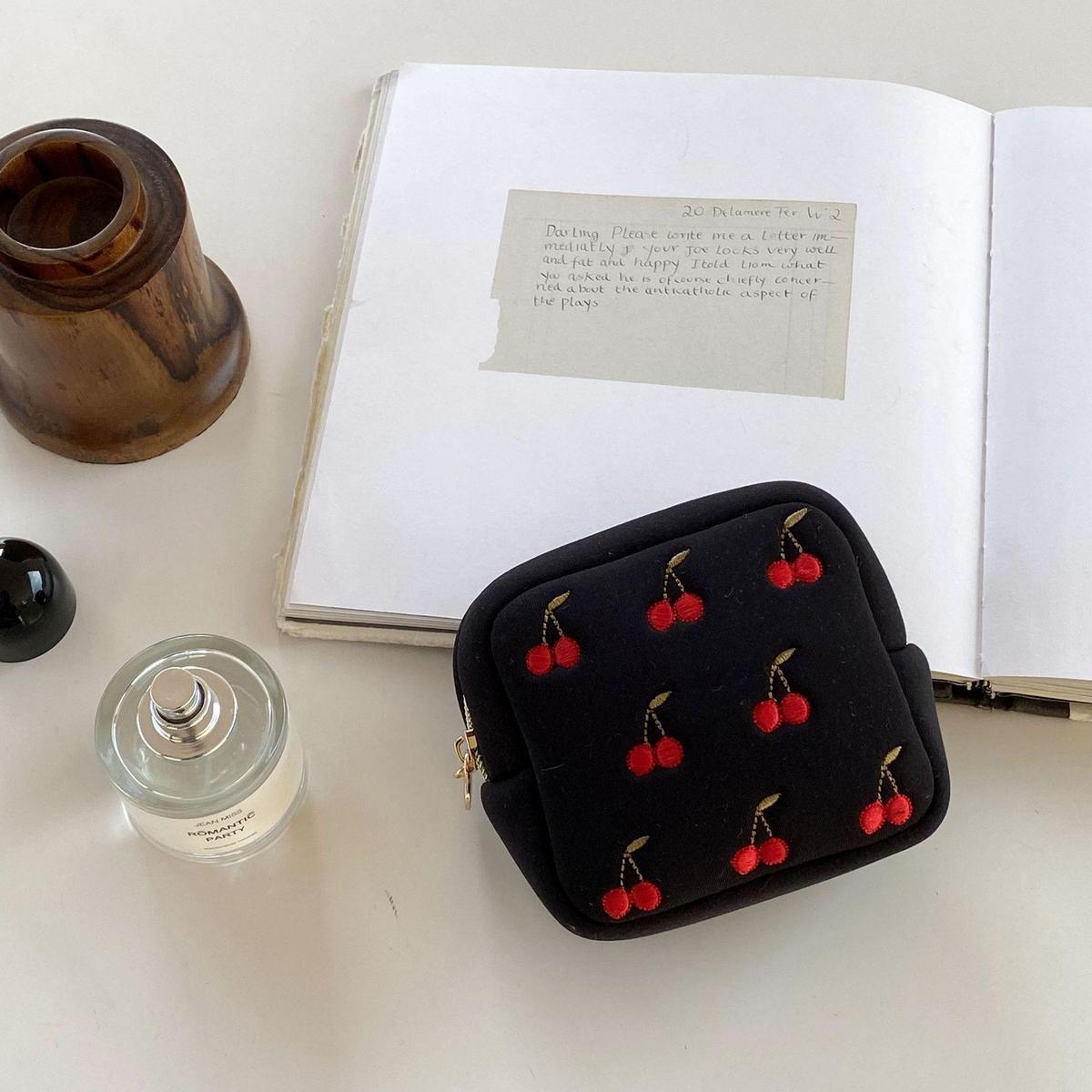 Cherry Pattern Storage Bag, 1 Count Portable Multifunctional Napkin Pouch Bag, Jewelry & Skincare Product Organizer, Cosmetic Bag for Home, Office, and Travel