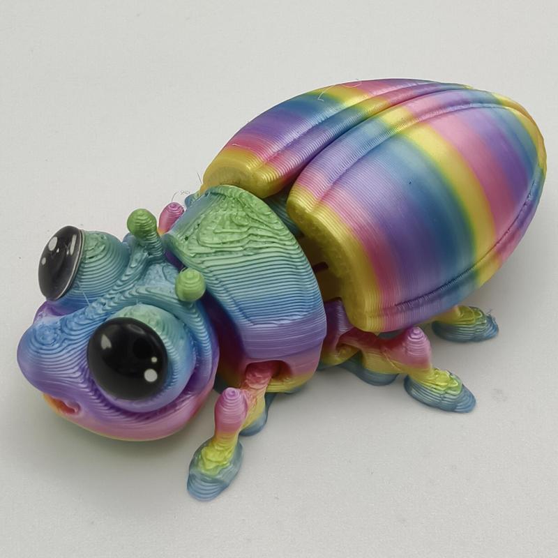 3D printed bee with movable joints, suitable for party favors, birthday gifts, and ice sculpture desktop decorations.