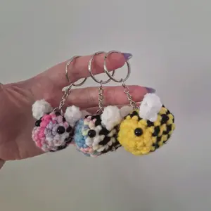 Bumble bee keyring - with safety eyes and keychain, crochet