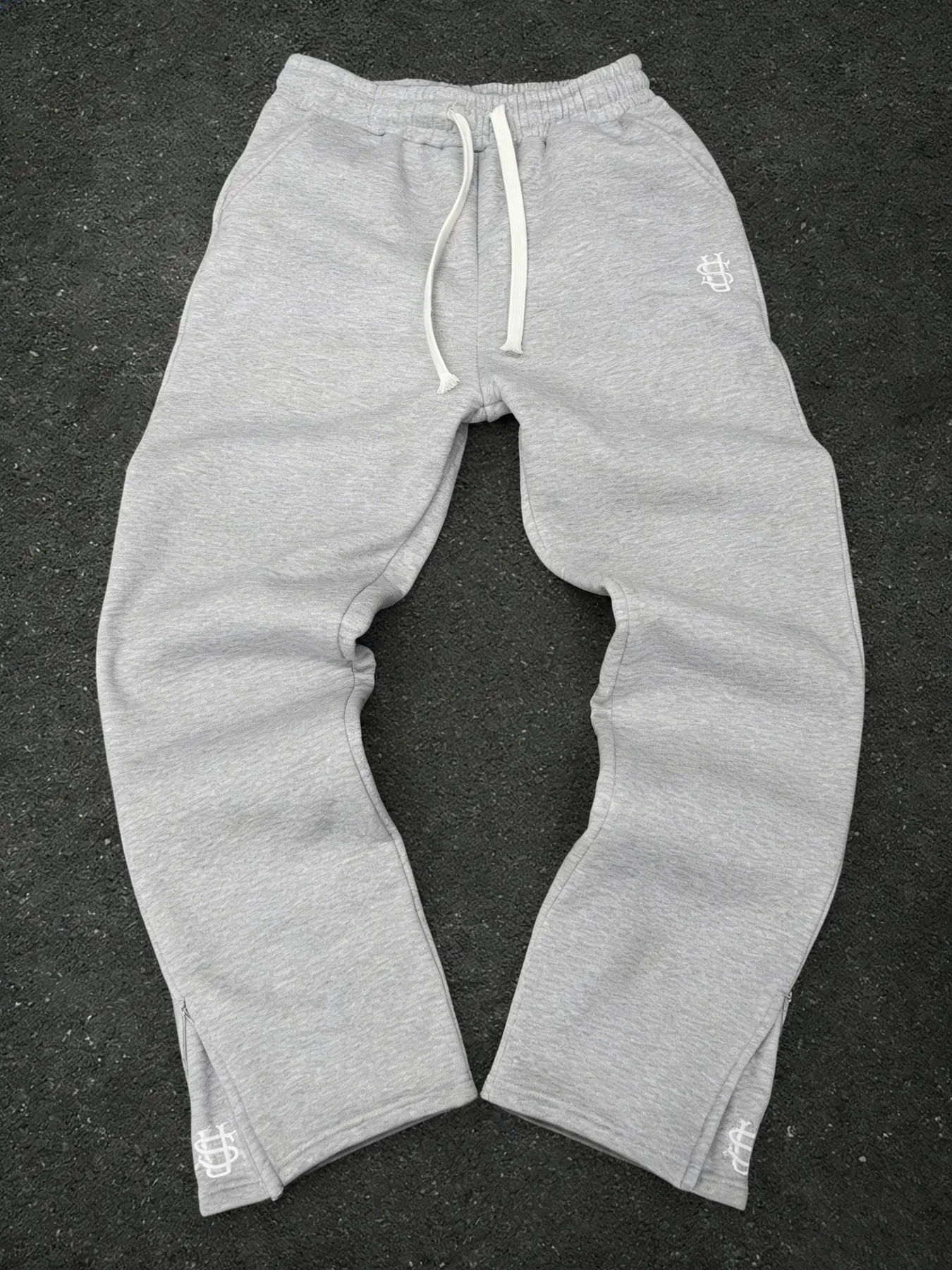 Viral Minimalist Baggy Sweatpants, Oversized Monogram Embroidered Fleece Joggers, Streetwear Fashion for Y2K & Old Money Style, Cozy Oversized Fit