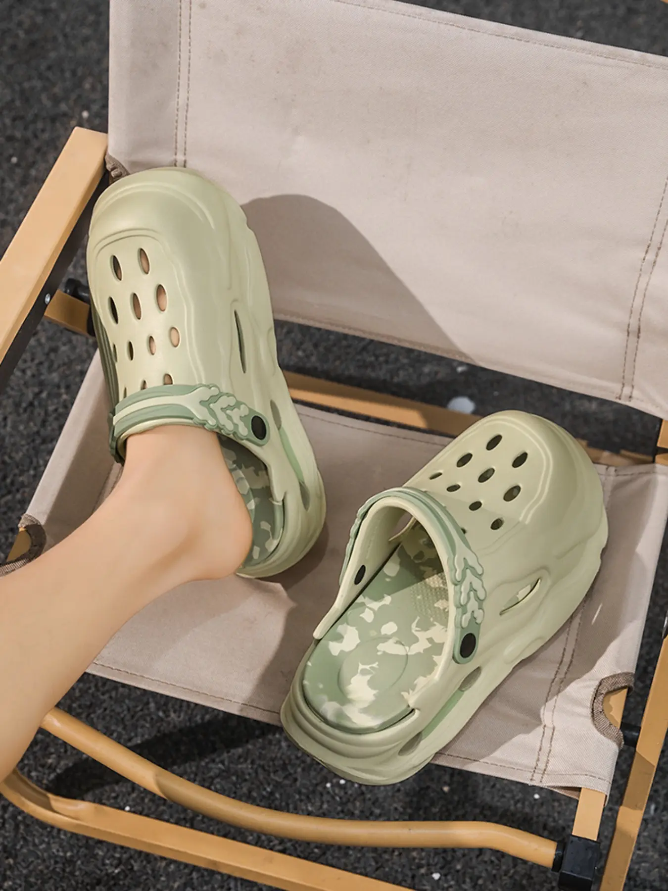 Summer New Camouflage Thick Sole Holey Shoes for Men, Breathable Anti-Slip Outdoor Casual Sandals, Trendy Forest Style Footwear