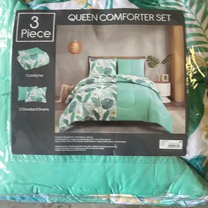 Queen Comfoeter Set