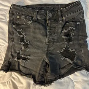 American Eagle Size 2 Button Fly Hi-Rise Shortie Strech