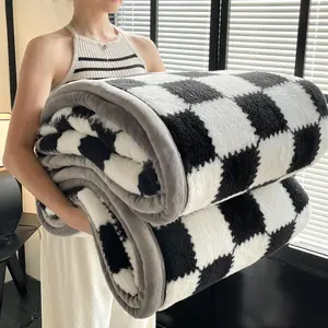 Checkerboard Pattern Plush Blankets, 1 Count Modern Soft Comfortable Throw Blankets, Warm Napping Blanket for Home Office Travel Camping