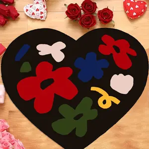 1 Piece Valentine's Day Soft and Cozy Heart Shaped Rug, Creative Printed Rugs, Machine Washable Household Mats, Exquisite Bedroom Rugs for Bedside Accessories, Living Room, Sofa Black and Red Available