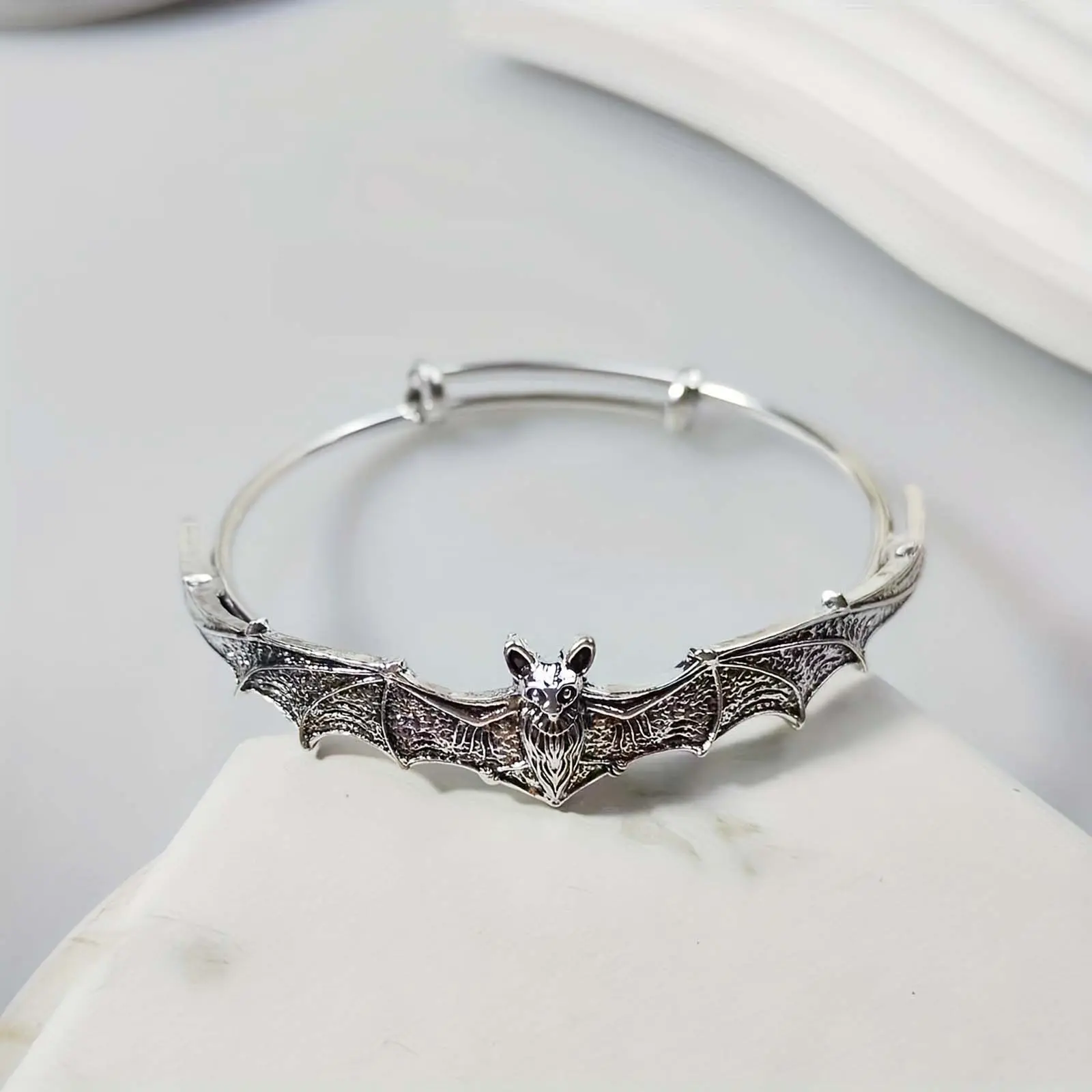 Unisex Adjustable Silver Bat Motif Artificial Gemstone Bracelet - High-Quality Punk Style Elegant Exquisite Trendy Fashionable Rhinestone Hand Jewelry for Couples Who Share Gothic and Punk Aesthetics, Exquisite Trendy Bracelet, Fashionable Bracelet