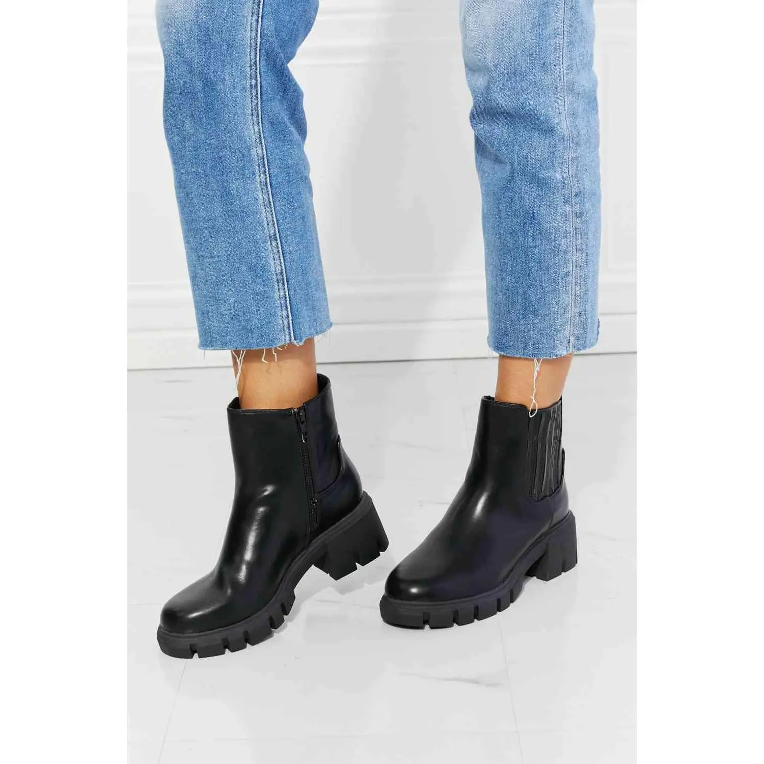 MMShoes What It Takes Lug Sole Chelsea Boots in Black