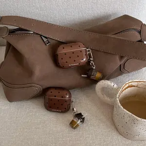 Coffee Themed AirPods Case with Pendant, Vintage Style Earphone Case with Keychain, Audio & Video Accessories Compatible with AirPods Pro2/AirPods Pro/AirPods4/AirPods3/AirPods2, Headset, Headphone Accessories